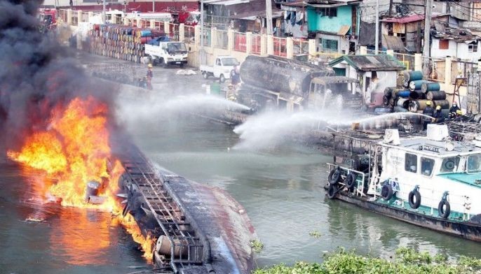 6 hurt, 2 missing as fire hits oil tanker