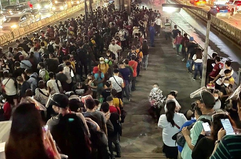 DOTr to address long lines at train, bus stations