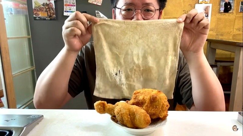 Viral: Koreanong vlogger ni-recreate 'pritong tuwalya' ng fastfood chain