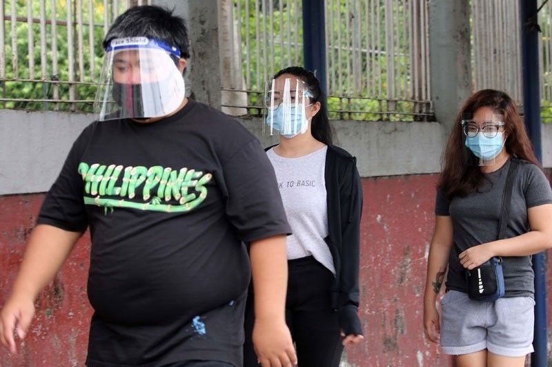 Face shield sa loob na lang ng ospital - Duterte