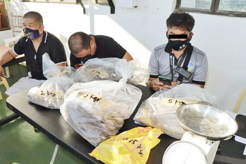 2 arrested for selling P1.9 million agarwood