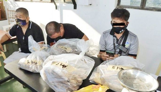 2 arrested for selling P1.9 million agarwood