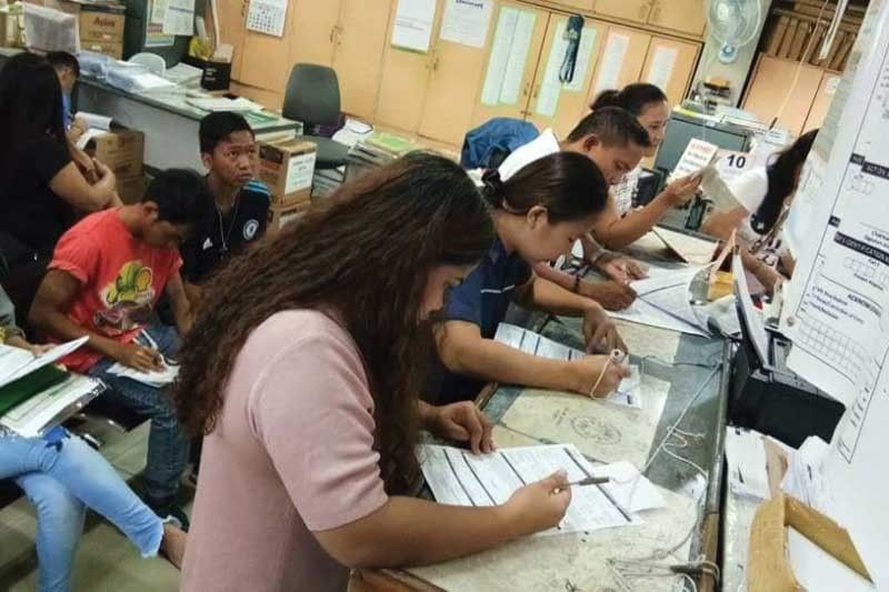 Comelec to prioritize male registrants for 3 days as Father's Day treat
