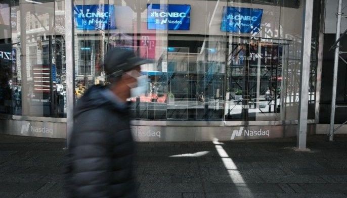 Nasdaq powers to fresh record as bitcoin gyrates