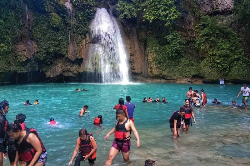 Tourists cry foul over â��exorbitant feesâ�� at Kawasan