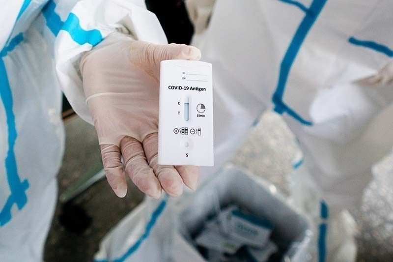 19 Chinese kinasuhan sa pekeng RT-PCR test result at travel permit