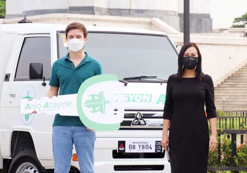 Arjo Atayde donates service vehicles to Quezon City