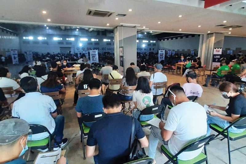 Cebu City deploys protocol marshals at vax sites