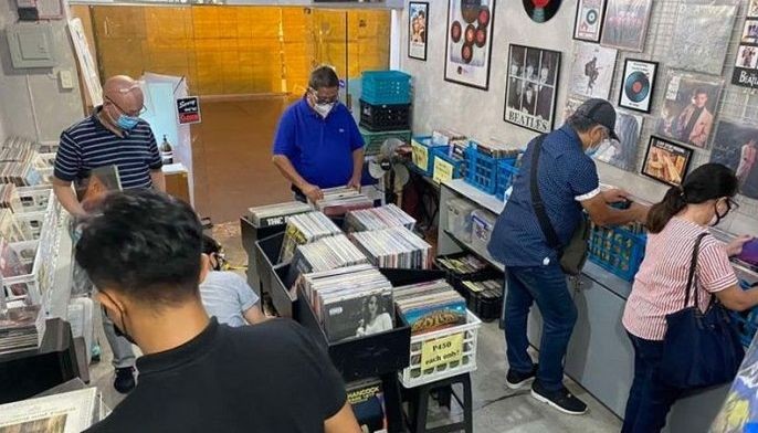 Vinyl records thrive amid pandemic; online record stores now available