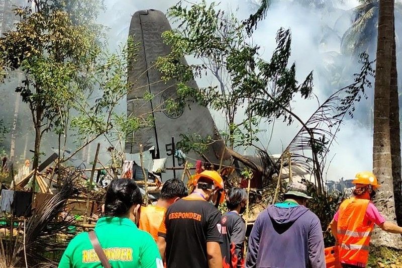 Philippines retrieves crashed military plane's black boxes