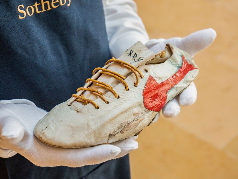 anspændt Mold undtagelse Sotheby's targets $1M for rare Nike Olympic shoe | Philstar.com