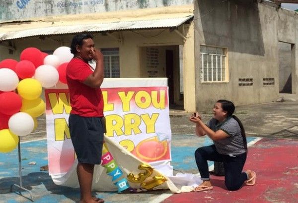 Woman proposes to boyfriend of 8 years, goes viral on social media