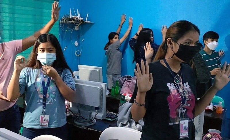 41 tiklo sa cybersex activity ng 'bogus call centers' sa Batangas, Valenzuela