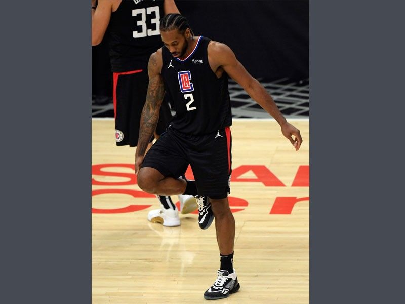 Leonard undergoes knee surgery: Clippers