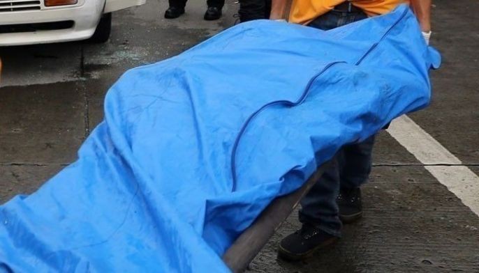 Van sinalpok ng trak: 6 patay, 3 kritikal