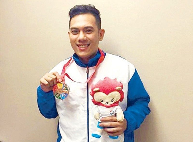 Jayson Valdez misses target in Olympic shooting