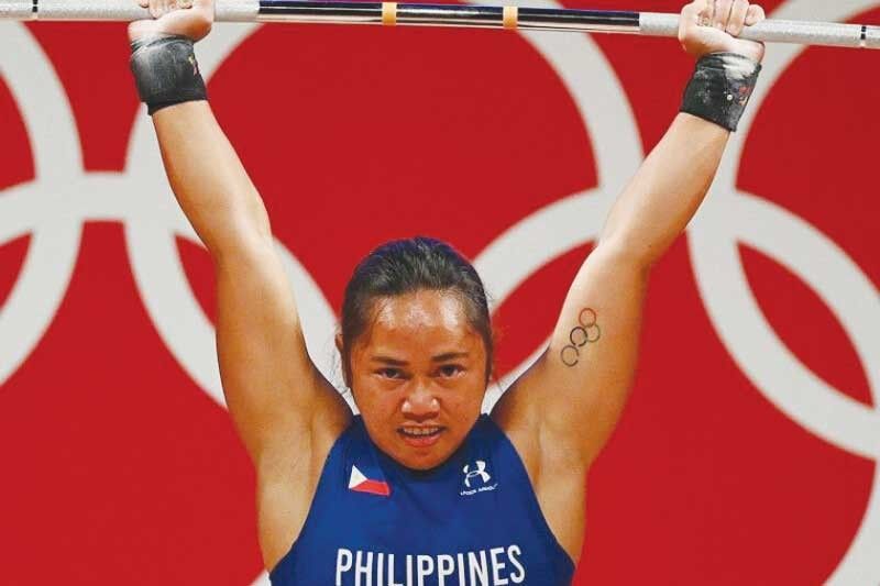 Hidilyn binuhat ang unang Olympic gold ng pilipinas