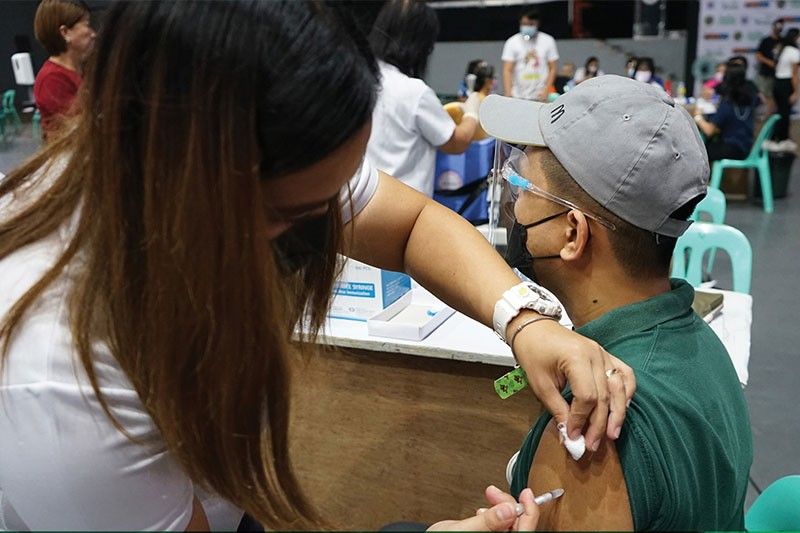 Delivery delays hamper vaccination in 'lower-risk' Quezon province