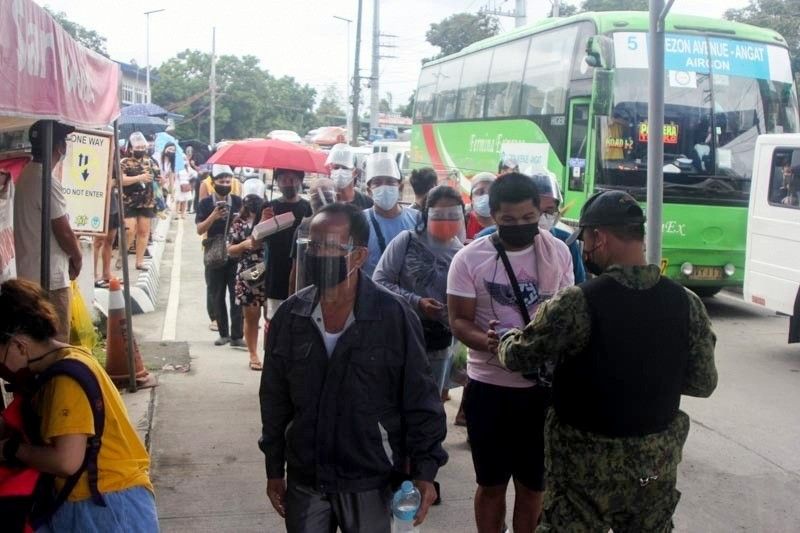 Familiar checkpoints, traffic buildup as Metro Manila preps for third ECQ