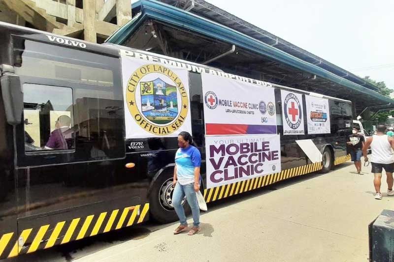Lapu-Lapu City deploys mobile COVID-19 vax clinic
