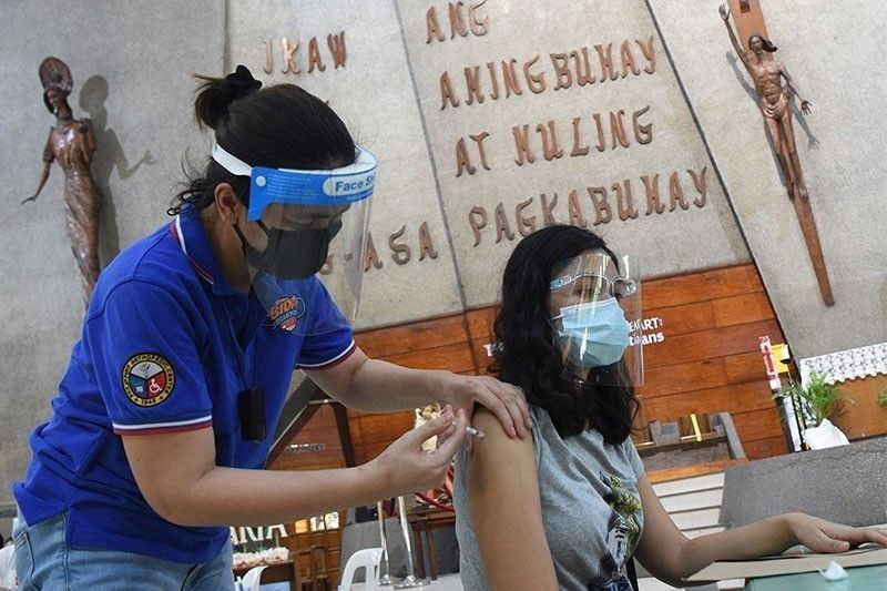 Manila starts 24/7 vaccination service