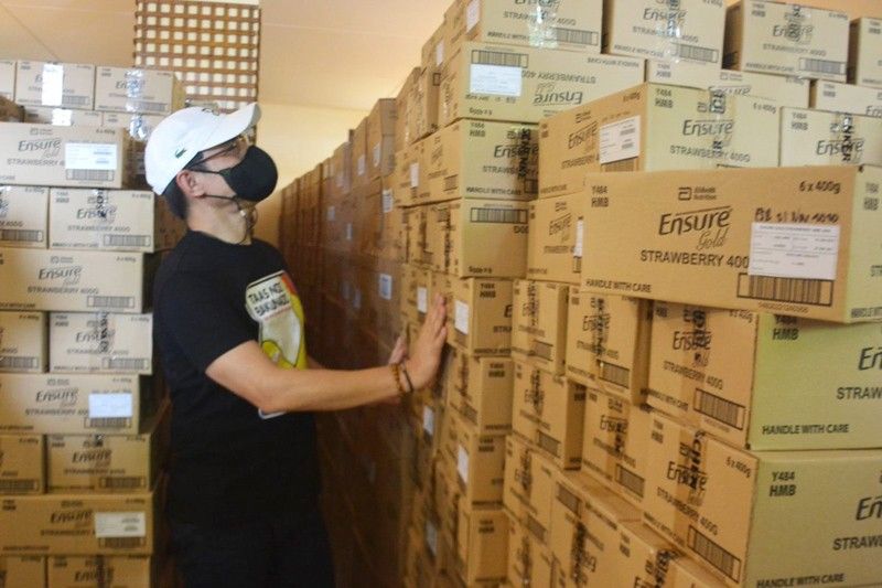 Manila seniors get 150,000 cans of milk