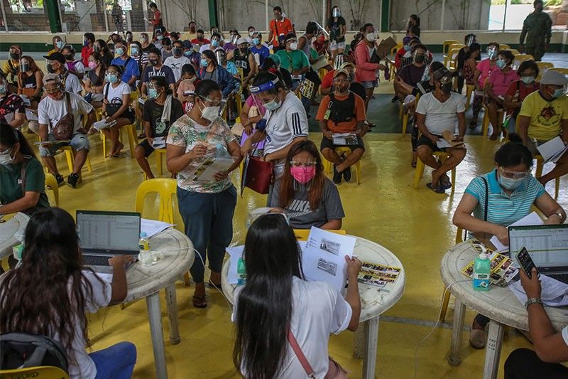 'A big help': Philippines hands out cash to poor during virus lockdown