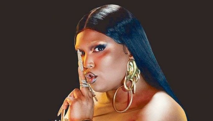 Lizzo claps back at haters with Rumors