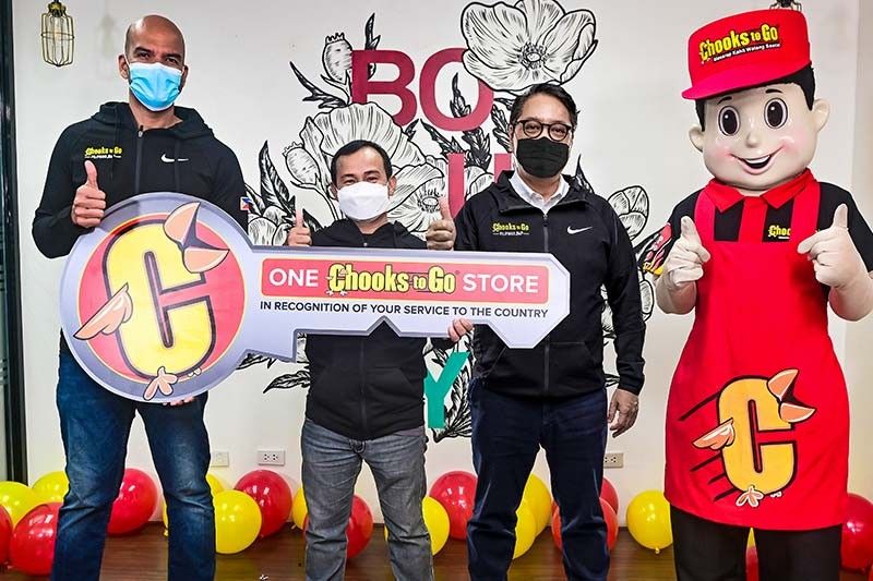 Onyok Velasco gets own Chooks-to-Go store for 'service to the country'