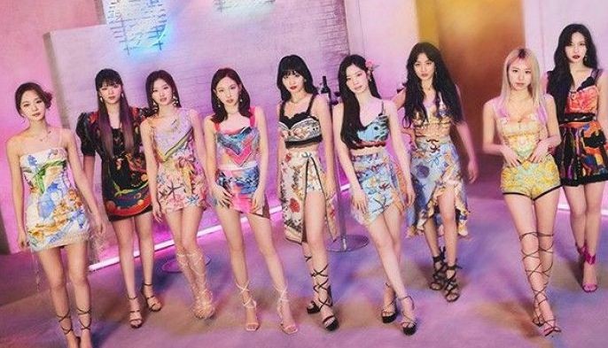 Integrantes do TWICE renovam contrato com a JYP Entertainment - Quem