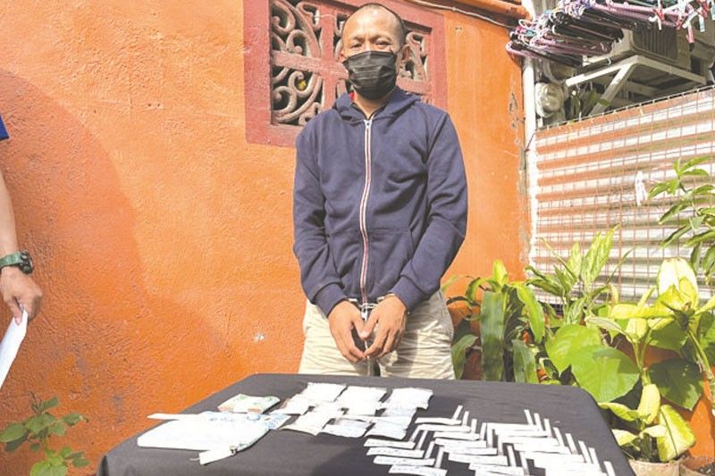 Ex-convict, 10 pushers sikop sa managlahing operasyon