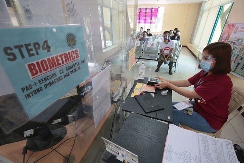 Senate calls on Comelec to extend voter registration until October 31