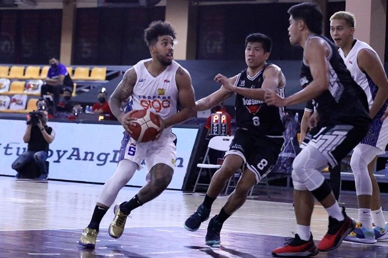 Tropang Giga avoids upset axe against Bossing as PBA restarts