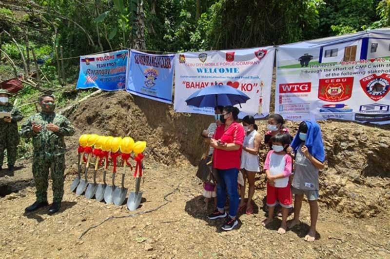 Cebu City cops build houses for 15 families