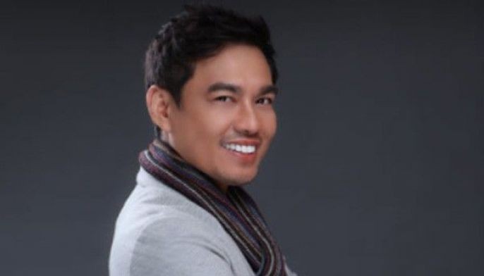 Straight man shares how he became successful in the art of microblading, looks for scholars