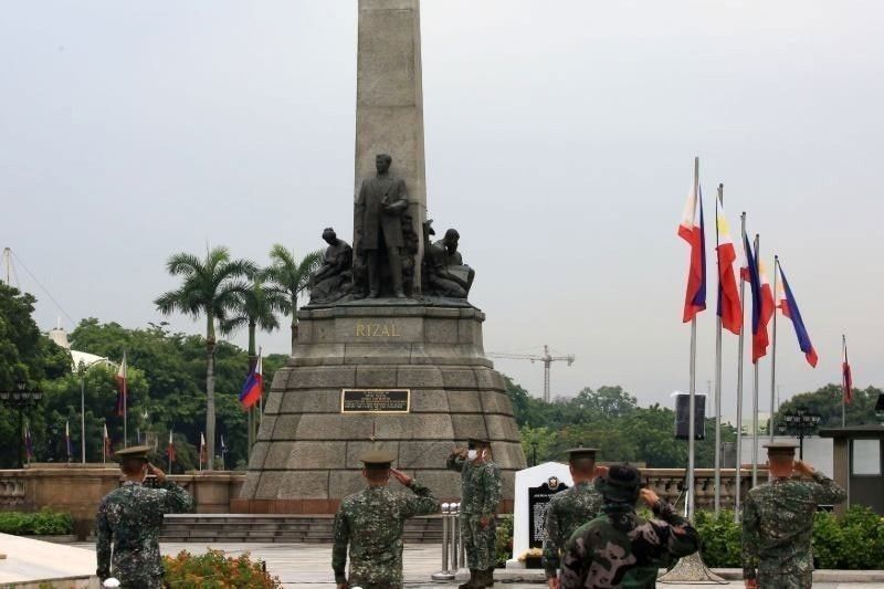 Rizal Park, Intramuros reopen to tourists