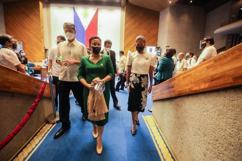 Robredo leaves 2022 fate to unification of opposition forces