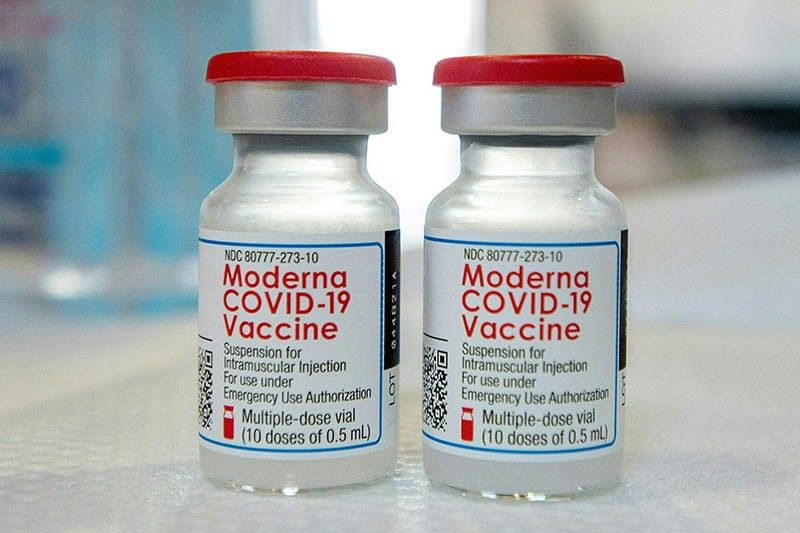 Moderna COVID-19 vaccine edges Pfizer in new US research