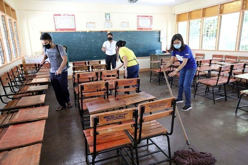 'Physical' classes sa 100 eskwela sa COVID-19 low-risk areas aprubado ni Duterte