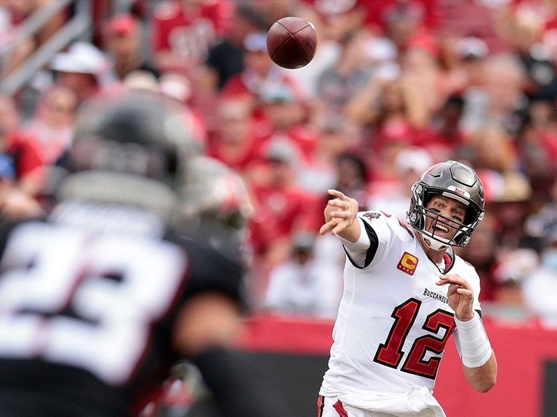 Brady throws five TDs as Buccaneers rout Falcons