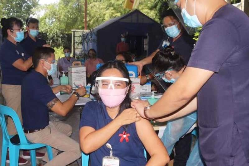 Almost all healthcare workers in Central Visayas get jab