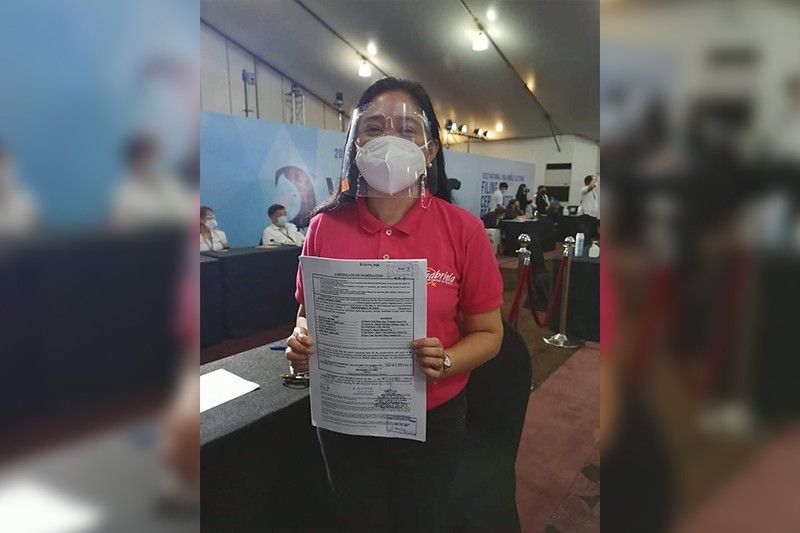 Gabriela party-list naghain ng kandidatura sa Comelec para sa 2022, una sa Makabayan