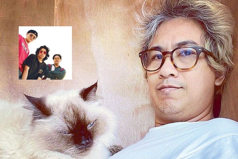 Ely Buendia holds 1st online show with son
