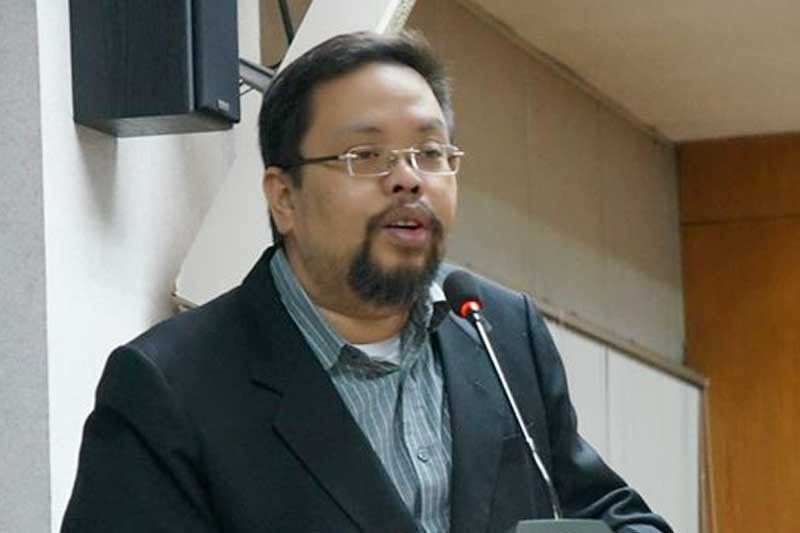 Comelec chief berates staff on live video