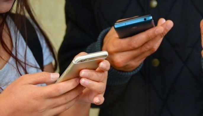 'Dumbphone' fans disconnect in face of smartphone dominance