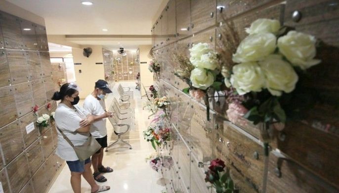 &lsquo;Respect the dead, don&rsquo;t leave trash in cemeteries&rsquo;