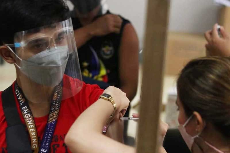 CHED starts vaccination of college students in Central Visayas