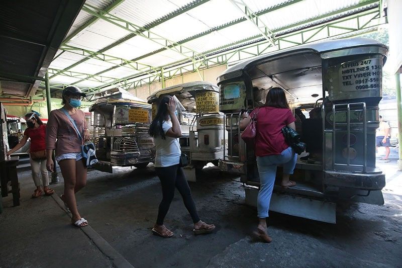 DOTr to recommend increasing PUV capacity in Metro Manila to 100%