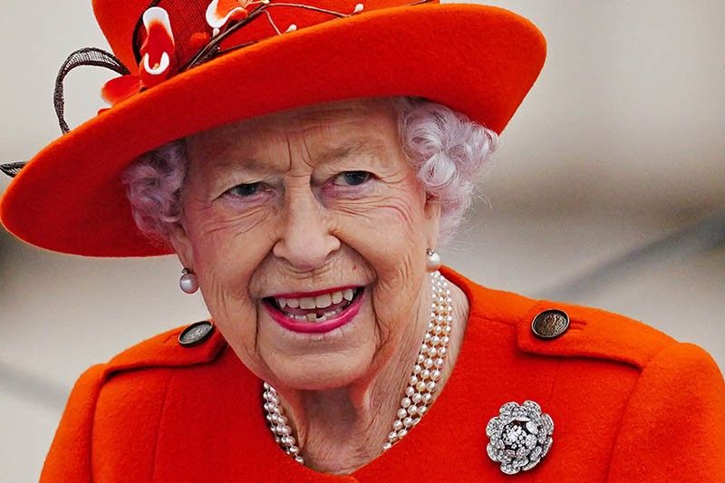 Queen catches 'mild' Covid soon after 70th anniversary