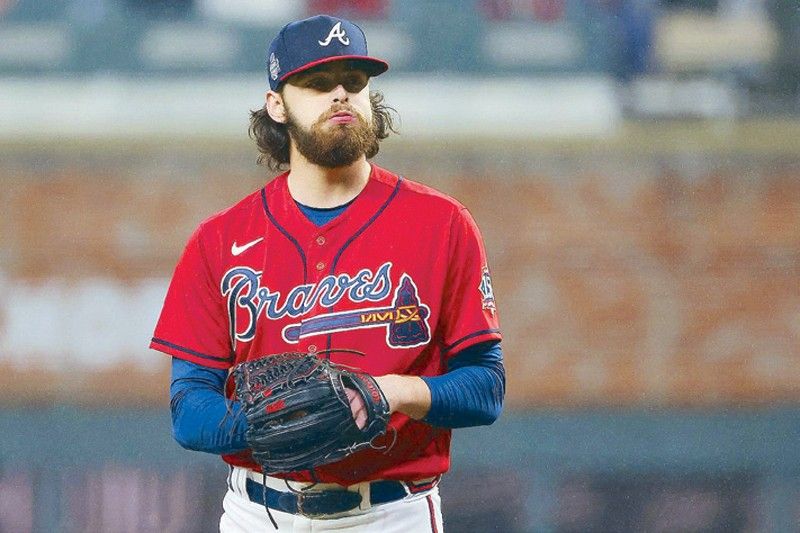 Braves pitchers silence Astros for 2-1 lead